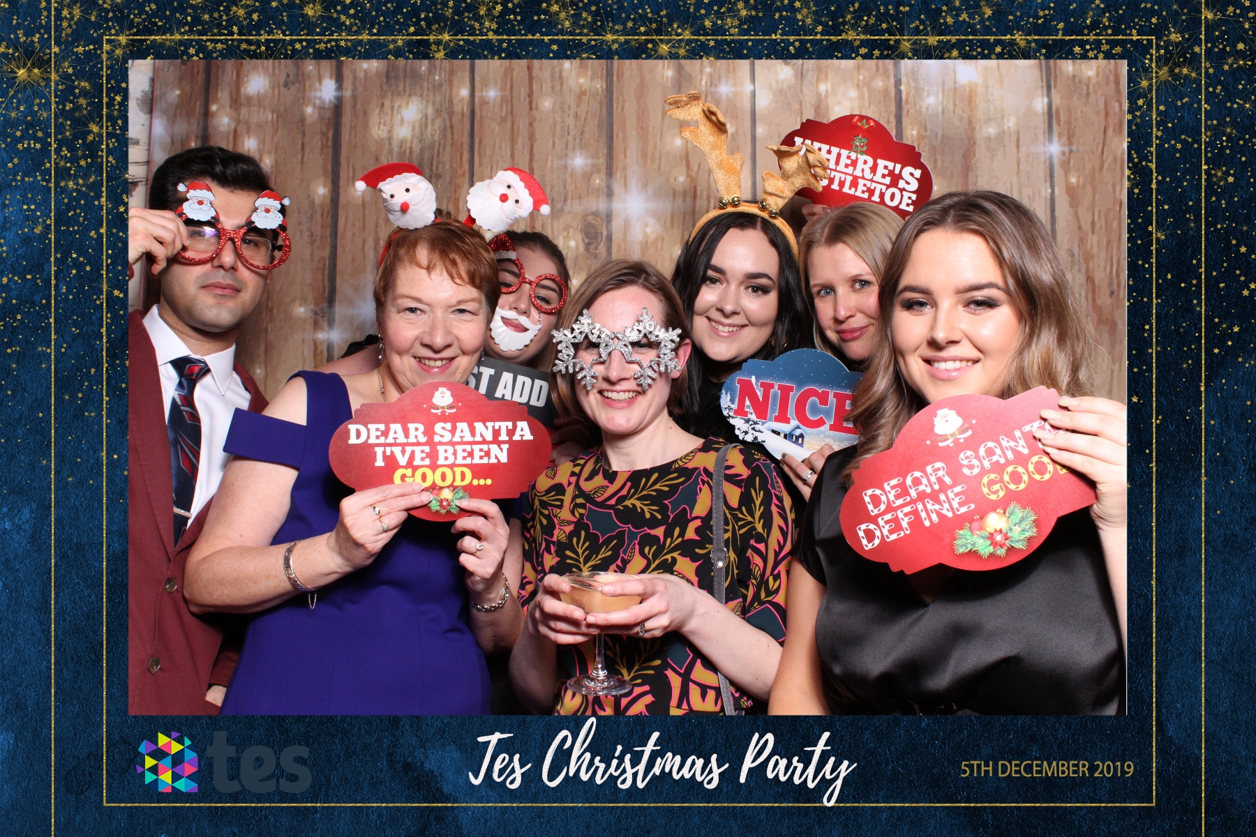 Tes Christmas party  | View more photos from the event at gallery.magicimages.uk/u/MagicImages/Tes-Christmas-party